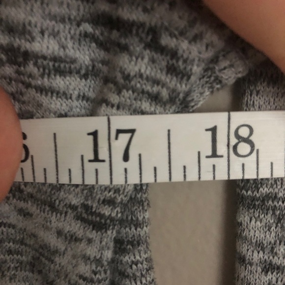 Athleta no sweat’n it shark bite top hi low S gray - Picture 3 of 7